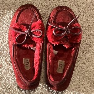 Plush gorgeous red UGG slippers!❤️😍